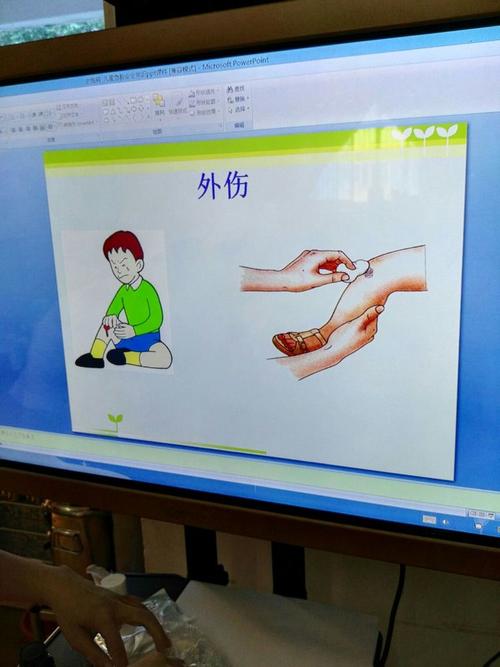 幼儿在园期间玩耍时不小心受伤我们应该怎么做「因疏忽孩子缝100针算轻伤吗」 保健按摩